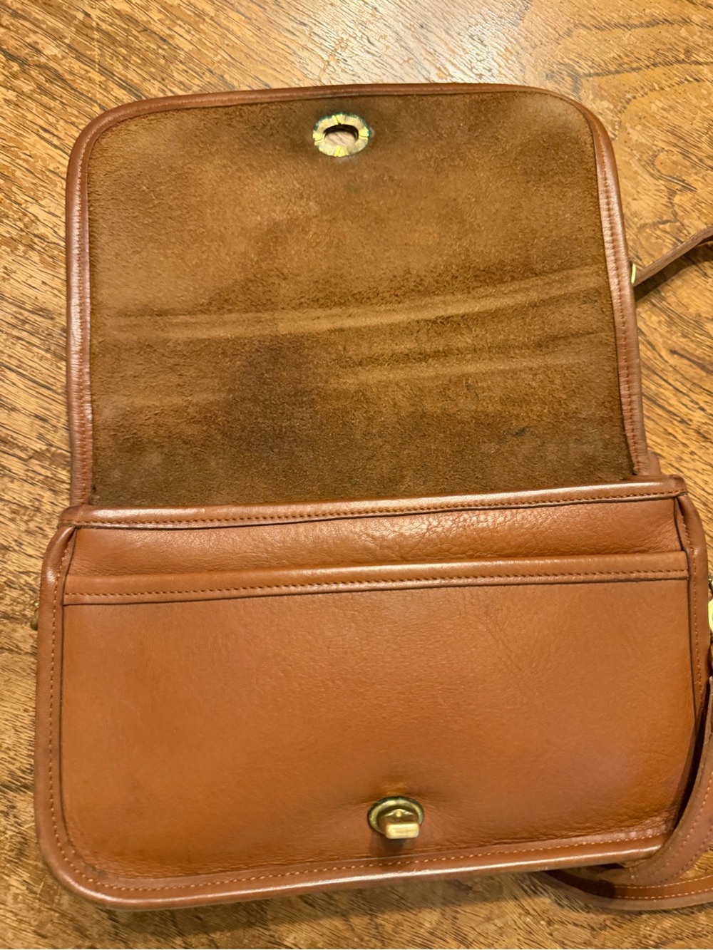 Coach British Tan Leather Turnlock Crossbody Clutch 9755 - Picture 9 of 16